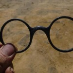 Een door Ivar Schute opgegraven bril uit het vernietigingskamp Sobibor.