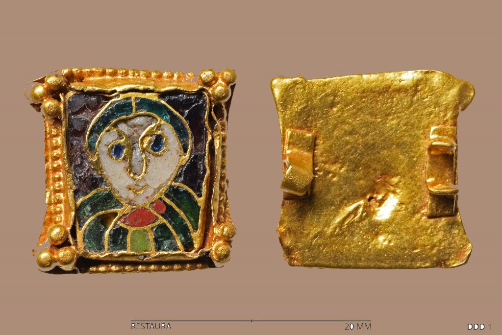 9e eeuwse heiligen fibula na de conservering, vondst van Do van Dijck