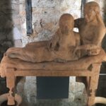 man en vrouw aan het banket, terracotta. Museum Cerveteri